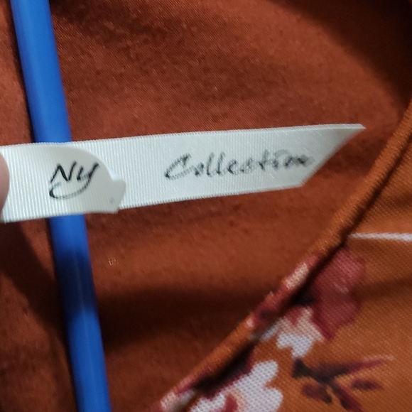 Ladies top - Picture 3 of 3